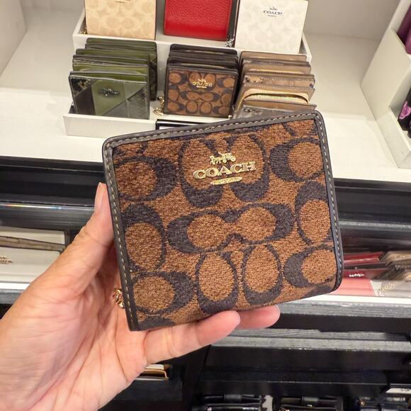 Coach Snap Wallet In Signature Chenille CCQ32 Gold - Picture 1 of 6